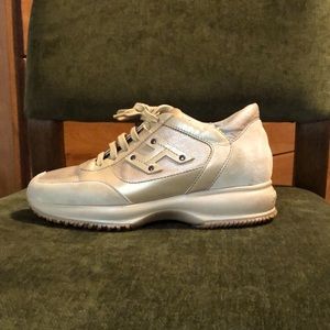 Hogan Women's Sneakers in Metallic Gold